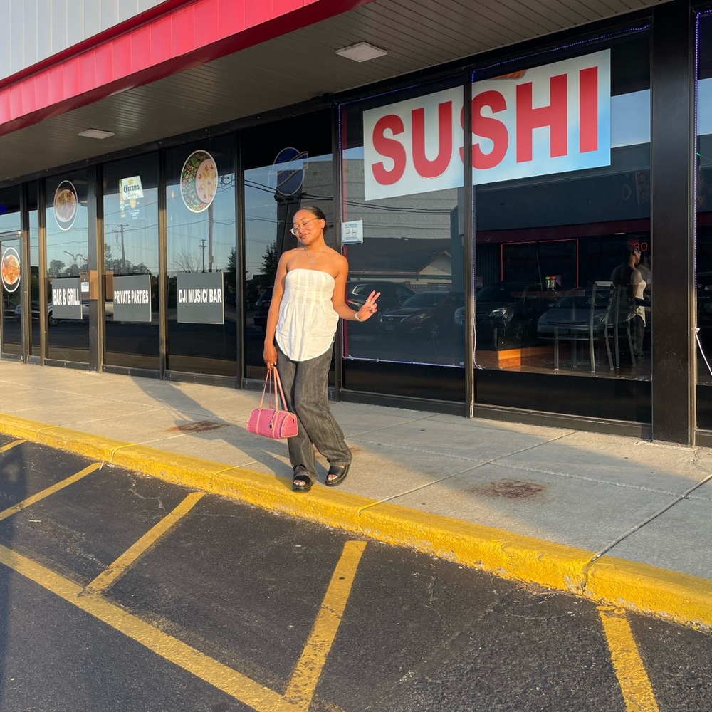 Hi I’m Mikol. Selling things from my closet <3